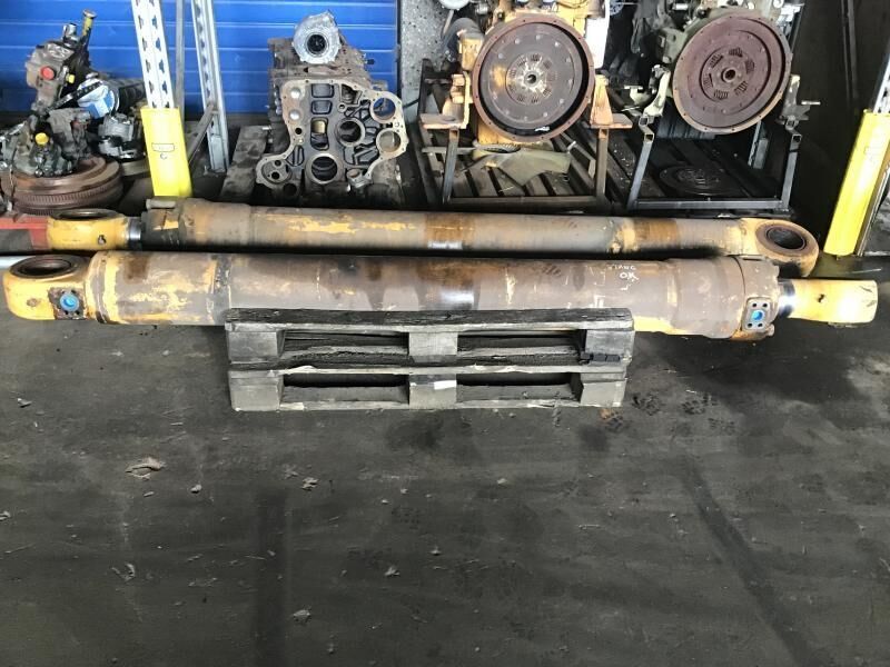 Liebherr R974B / R974C / R974 - Cilindri hidraulik: foto 1 Liebherr R974B / R974C / R974 - Cilindri hidraulik: foto 1