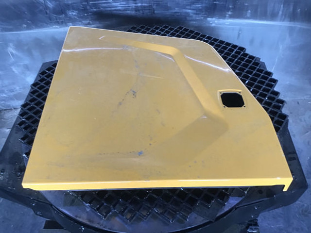 Liebherr Side Door Right Front - Derë dhe pjesë këmbimi: foto 3 Liebherr Side Door Right Front - Derë dhe pjesë këmbimi: foto 3