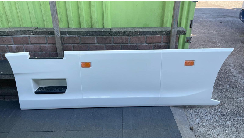 Scania Side Skirt Scania zijskirts - Aerodinamikë/ Kuadër i drejtimit të tërthortë për Kamioni: foto 1 Scania Side Skirt Scania zijskirts - Aerodinamikë/ Kuadër i drejtimit të tërthortë për Kamioni: foto 1