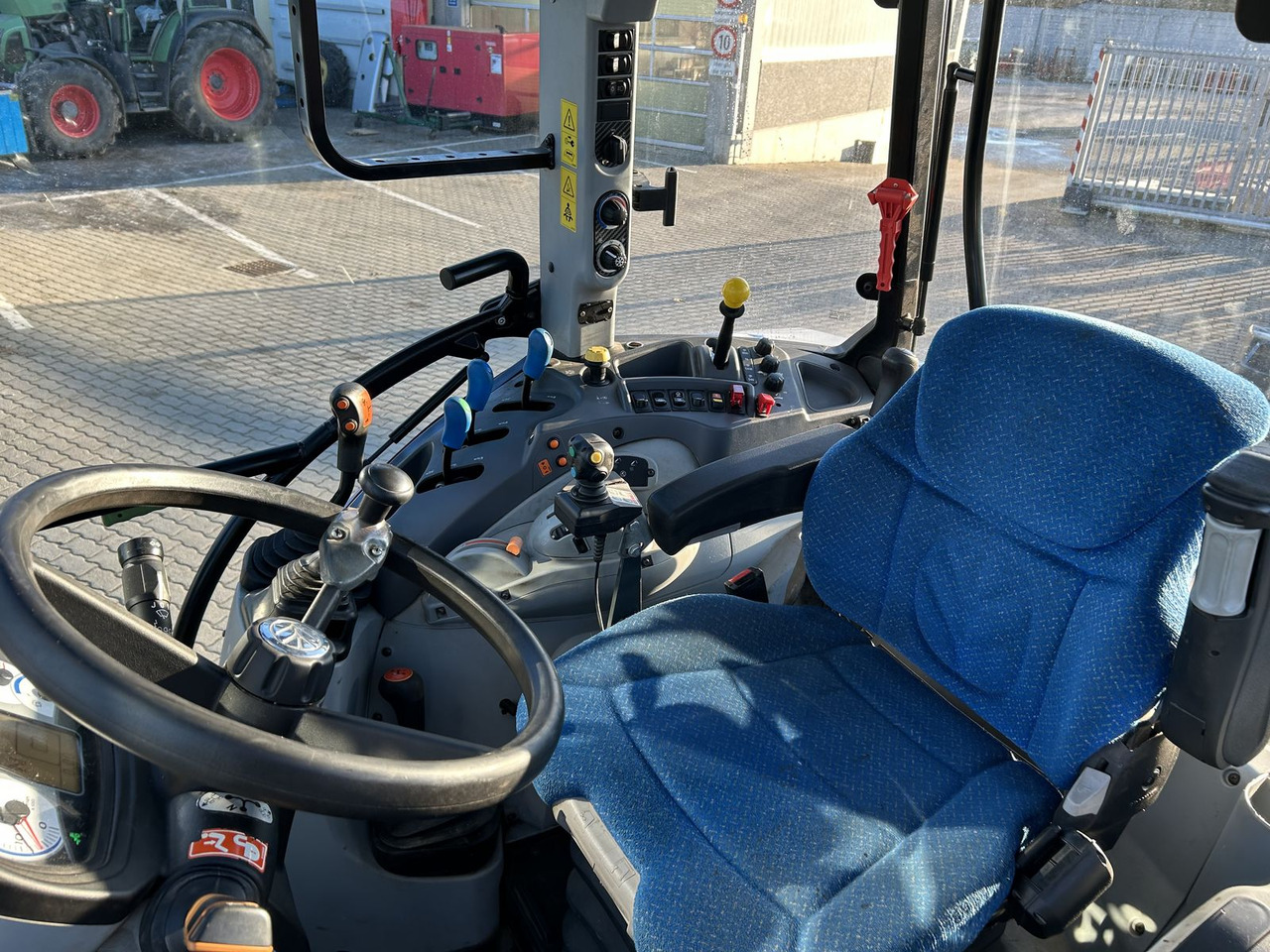 New Holland T 5.105 - Traktor: foto 4 New Holland T 5.105 - Traktor: foto 4