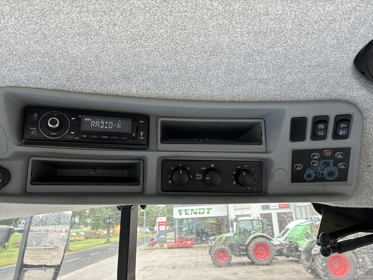 New Holland T7.190 Standard - Traktor: foto 4 New Holland T7.190 Standard - Traktor: foto 4