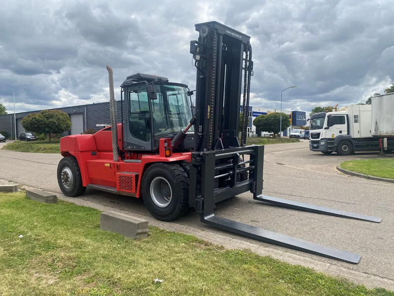 Kalmar DCG 160-12 - Pirun më naftë: foto 4 Kalmar DCG 160-12 - Pirun më naftë: foto 4