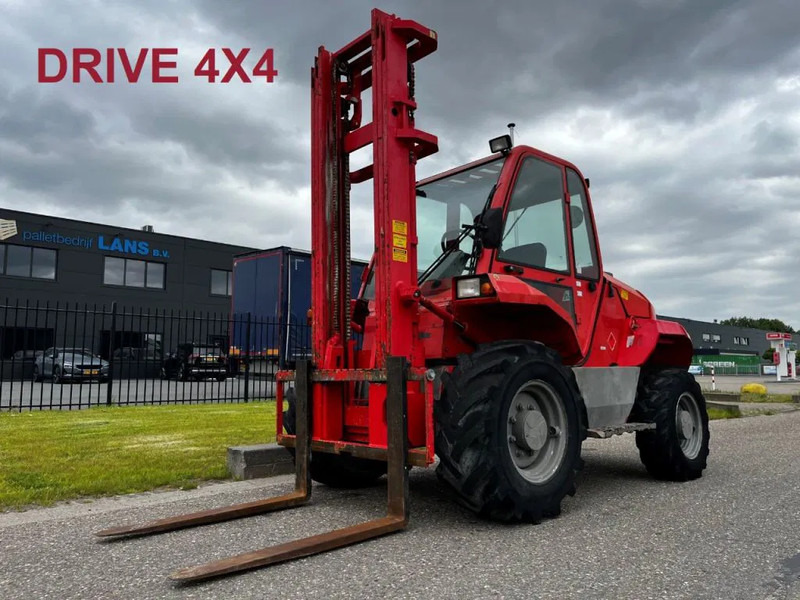 Manitou M30-4 4X4 - Ngarkues me pirun për terren të ashpër: foto 1 Manitou M30-4 4X4 - Ngarkues me pirun për terren të ashpër: foto 1
