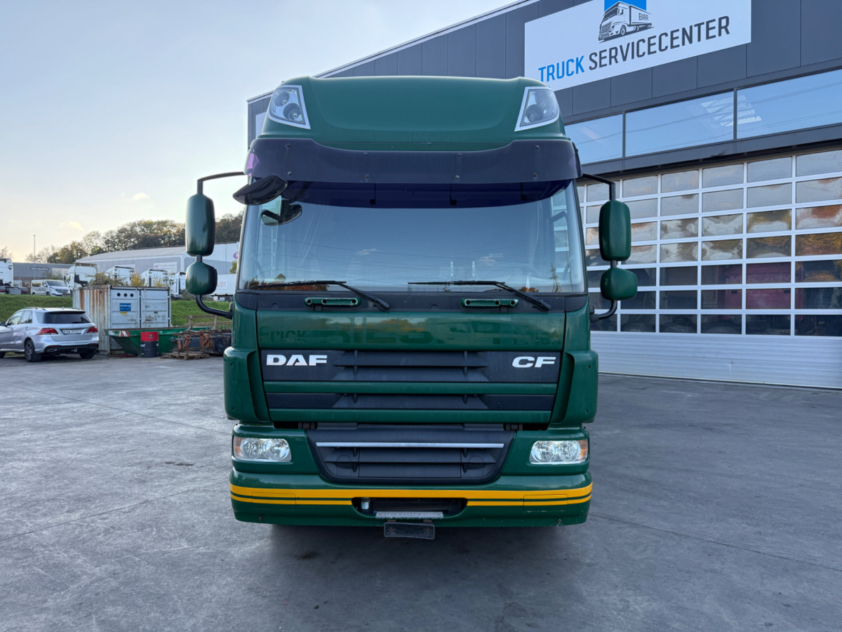 DAF CF75.310 4x2 - Kamion me tendë: foto 2 DAF CF75.310 4x2 - Kamion me tendë: foto 2