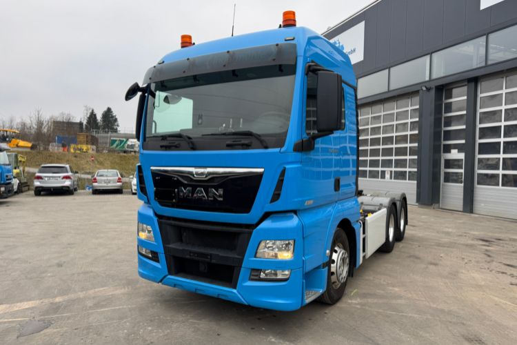 Volvo FH-420 4x2 Retarder MAN TGX 33.520 6x4 - Gjysmë-kamion: foto 1 Volvo FH-420 4x2 Retarder MAN TGX 33.520 6x4 - Gjysmë-kamion: foto 1
