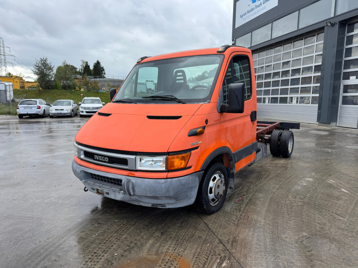 IVECO 35C12 4x2 - Kamion kabinë-shasi: foto 1 IVECO 35C12 4x2 - Kamion kabinë-shasi: foto 1