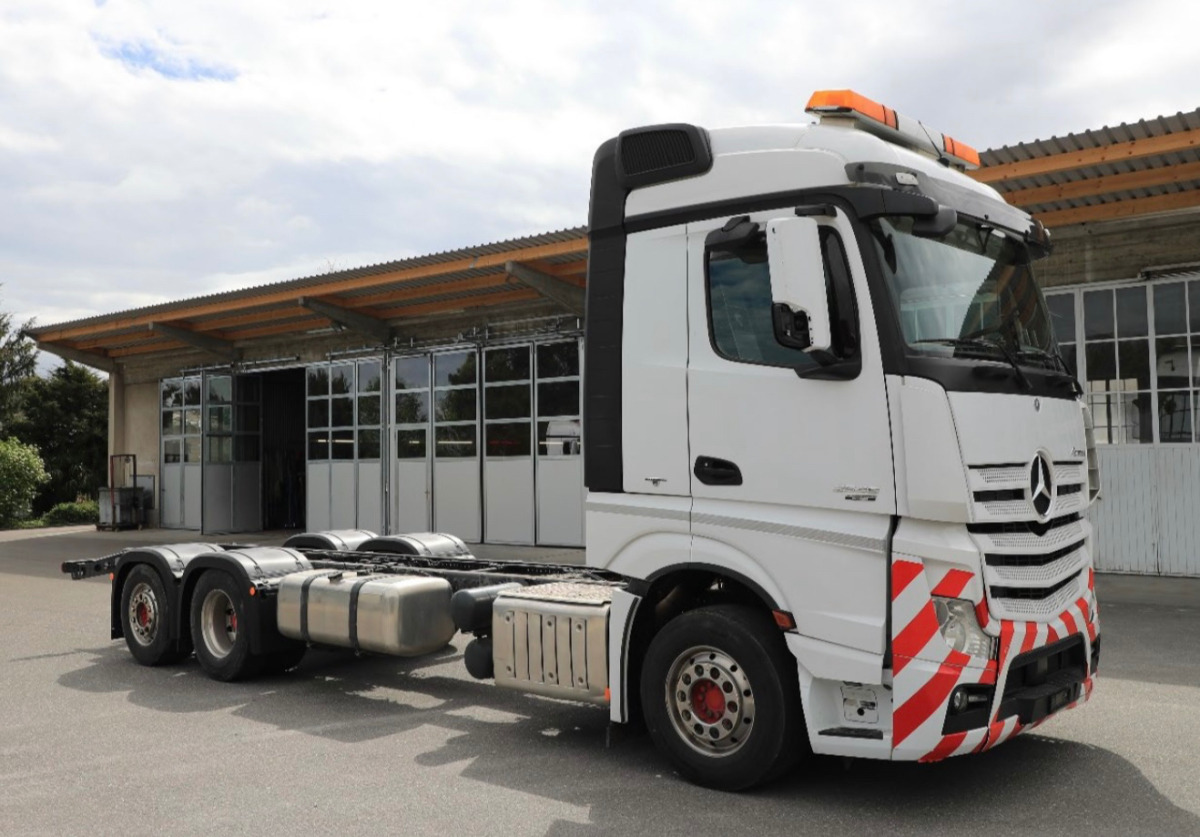 MERCEDES Actros 2548 6x2 - Kamion kabinë-shasi: foto 3 MERCEDES Actros 2548 6x2 - Kamion kabinë-shasi: foto 3