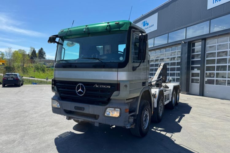 Mercedes-Benz Actros 3244 8x4 Hiab 26T AHK - Kamion vetëngarkues: foto 1 Mercedes-Benz Actros 3244 8x4 Hiab 26T AHK - Kamion vetëngarkues: foto 1