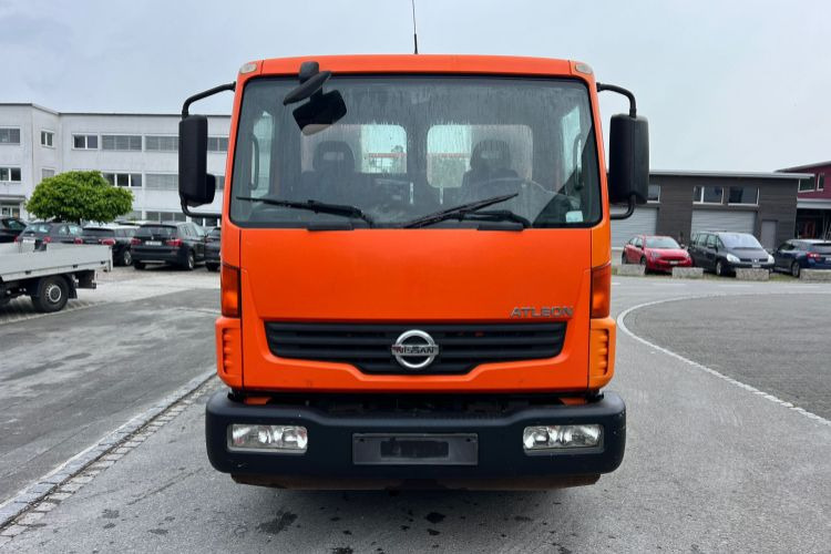 Nissan Atleon 80.19 4x2 Hooklift - Kamion vetëngarkues: foto 3 Nissan Atleon 80.19 4x2 Hooklift - Kamion vetëngarkues: foto 3