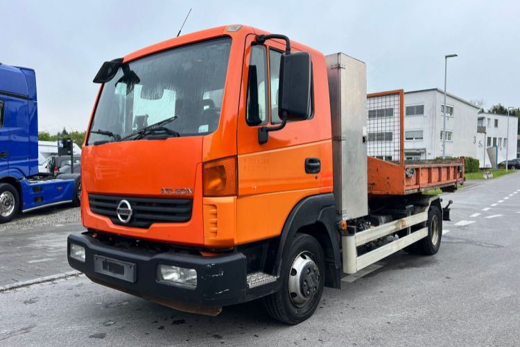 Nissan Atleon 80.19 4x2 Hooklift - Kamion vetëngarkues: foto 2 Nissan Atleon 80.19 4x2 Hooklift - Kamion vetëngarkues: foto 2