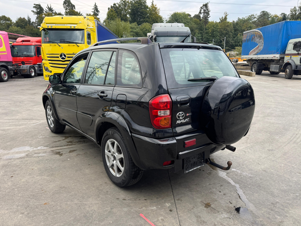 TOYOTA RAV4 2.0 4x4 - Veturë: foto 5 TOYOTA RAV4 2.0 4x4 - Veturë: foto 5
