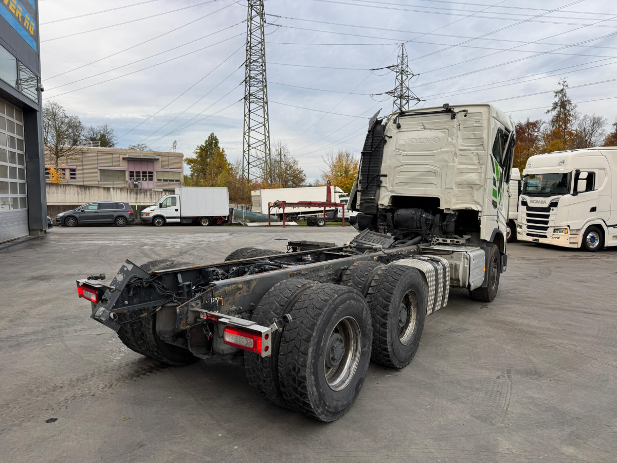 VOLVO FH16-650 6x6 X-Track Unfall - Kamion kabinë-shasi: foto 5 VOLVO FH16-650 6x6 X-Track Unfall - Kamion kabinë-shasi: foto 5
