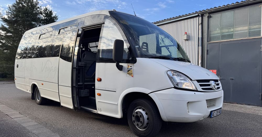 Iveco Wing /34 miejsca /mały przebieg /Cena:109000 zł netto - Minibus, Furgon pasagjerësh: foto 1 Iveco Wing /34 miejsca /mały przebieg /Cena:109000 zł netto - Minibus, Furgon pasagjerësh: foto 1