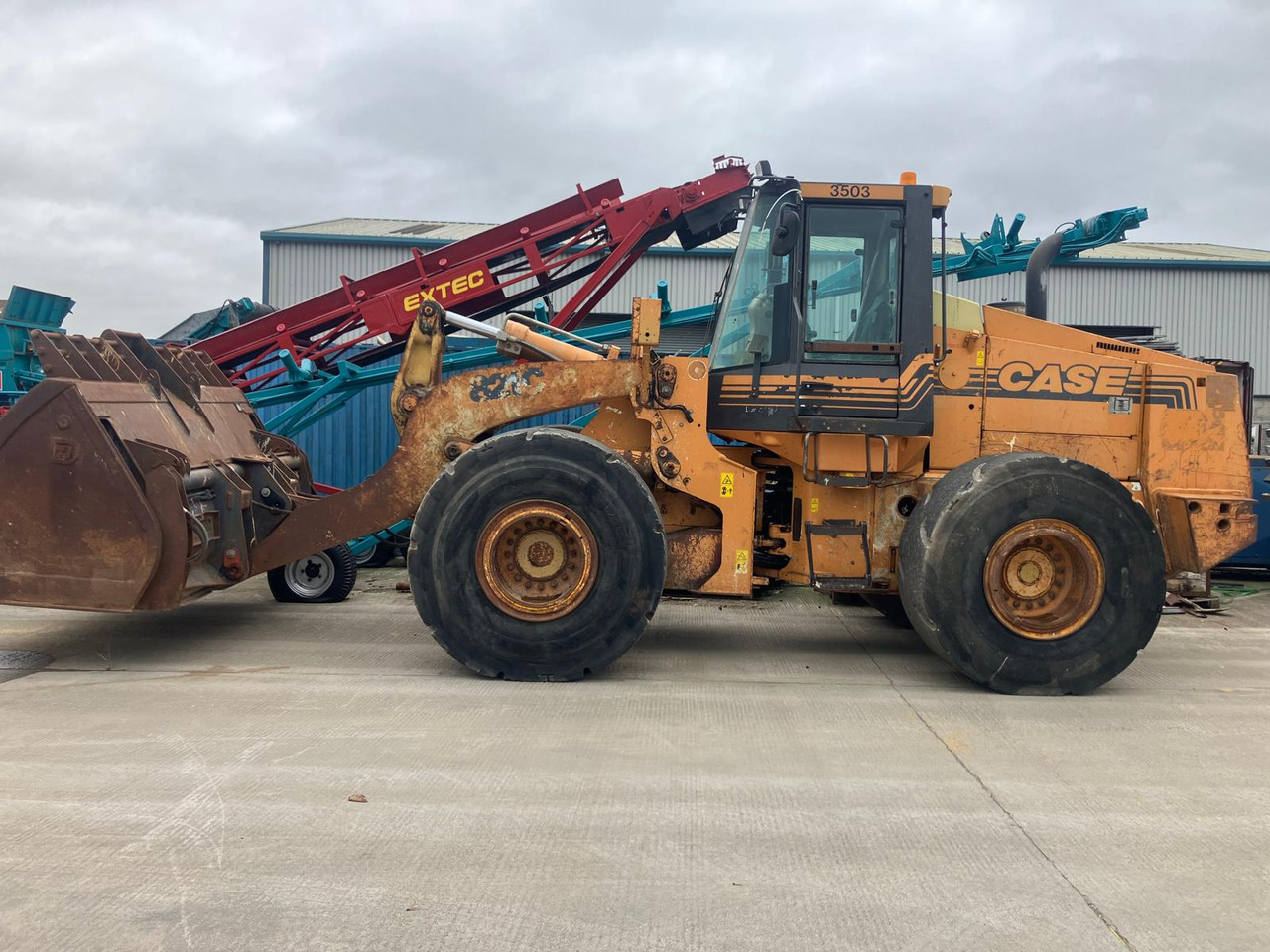 CASE 821C - Fadrom me goma: foto 1 CASE 821C - Fadrom me goma: foto 1