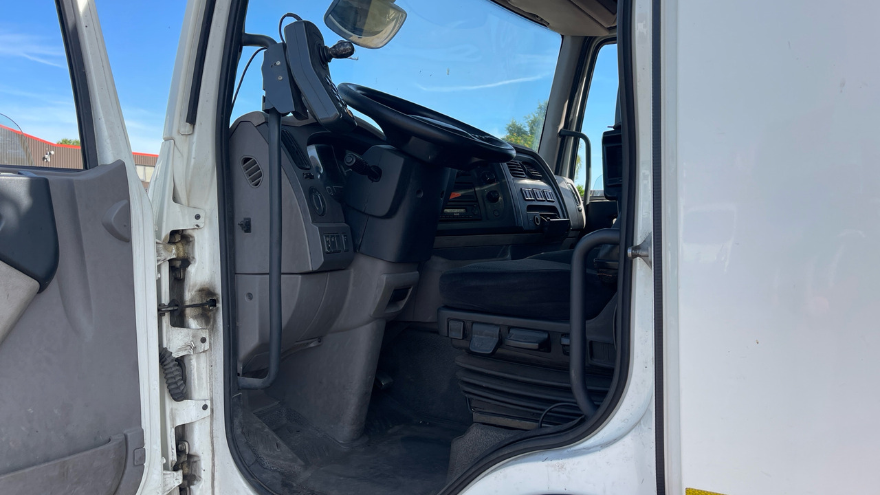 DAF LF 220 - Makinë fshirëse për rrugët: foto 5 DAF LF 220 - Makinë fshirëse për rrugët: foto 5