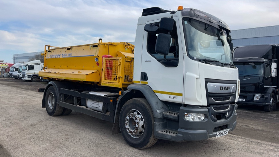 DAF LF 260 18 TONNE - Kamion vetëshkarkues: foto 1 DAF LF 260 18 TONNE - Kamion vetëshkarkues: foto 1