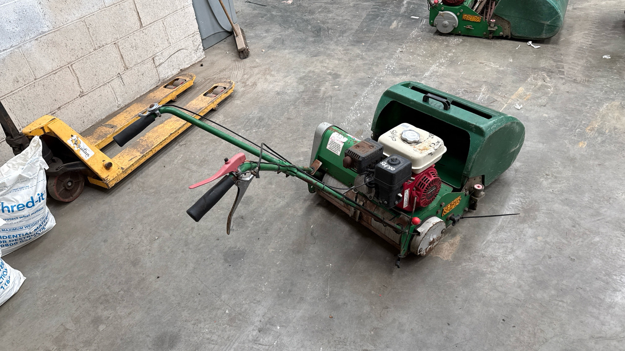 DENNIS FT 510 PEDESTRIAN CYLINDER MOWER WITH 9K UNIT AND GRASS BOX - Korrëse bari i kopshtit: foto 4 DENNIS FT 510 PEDESTRIAN CYLINDER MOWER WITH 9K UNIT AND GRASS BOX - Korrëse bari i kopshtit: foto 4