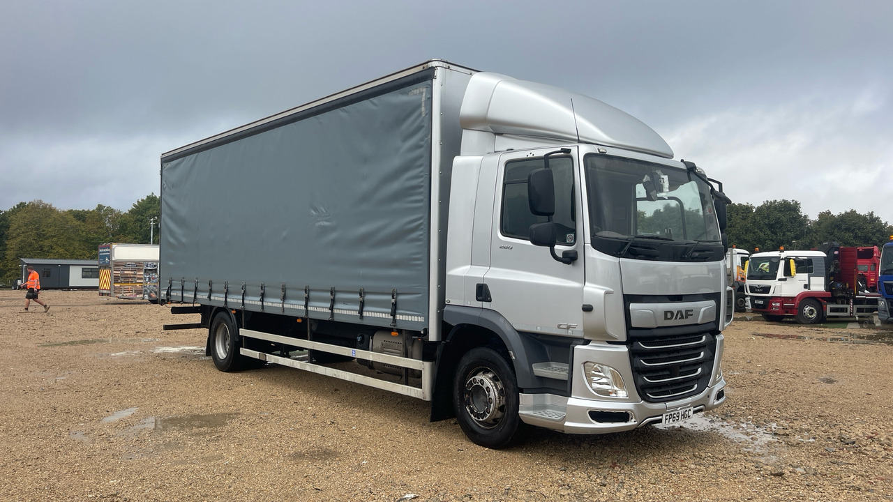 Daf CF 260 - Kamion me tendë: foto 1 Daf CF 260 - Kamion me tendë: foto 1