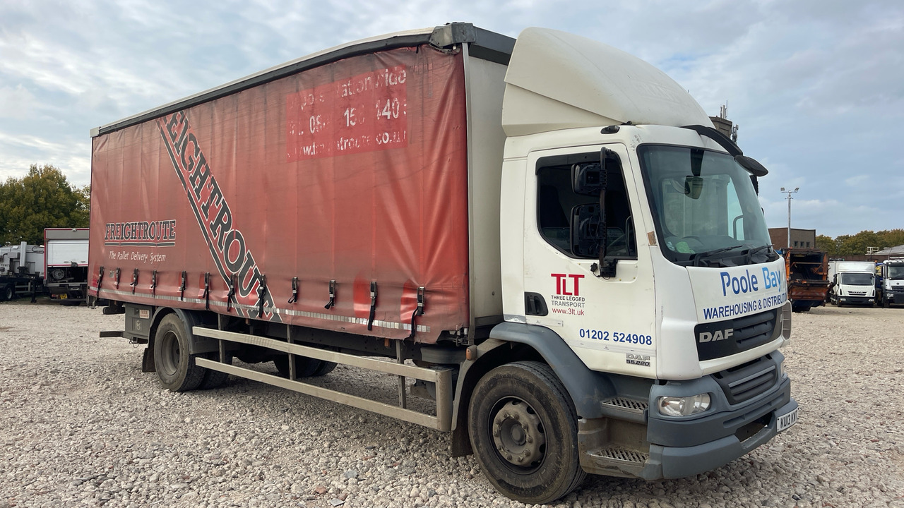Daf LF 55.220 - Kamion me tendë: foto 1 Daf LF 55.220 - Kamion me tendë: foto 1