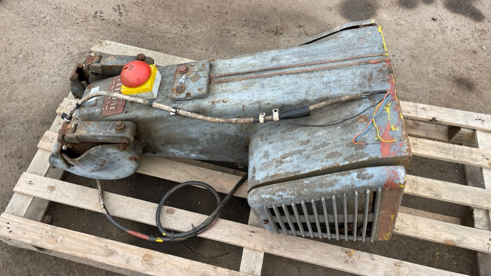 FLOOR MOUNTED DOUBLE HEAD, 3 PHASE, GRINDER & WIRE BRUSH WHEEL, - Vegla/ Pajisja: foto 1 FLOOR MOUNTED DOUBLE HEAD, 3 PHASE, GRINDER & WIRE BRUSH WHEEL, - Vegla/ Pajisja: foto 1