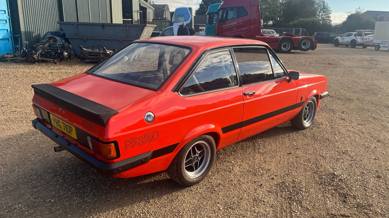 FORD ESCORT RS 2000 - Sedan: foto 4 FORD ESCORT RS 2000 - Sedan: foto 4