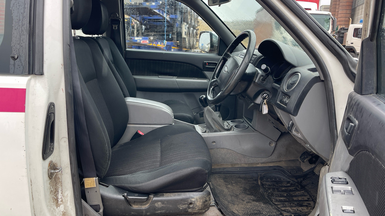 FORD RANGER 2.5 TDCI - Pick up, Kamioncine dopio kabinë: foto 5 FORD RANGER 2.5 TDCI - Pick up, Kamioncine dopio kabinë: foto 5