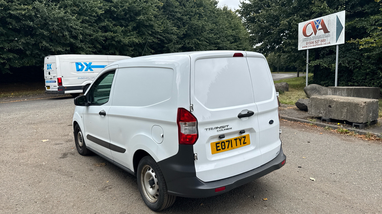 Ford Transit Courier 1.5 TDCI 75PS BASE - Furgon i vogël: foto 3 Ford Transit Courier 1.5 TDCI 75PS BASE - Furgon i vogël: foto 3