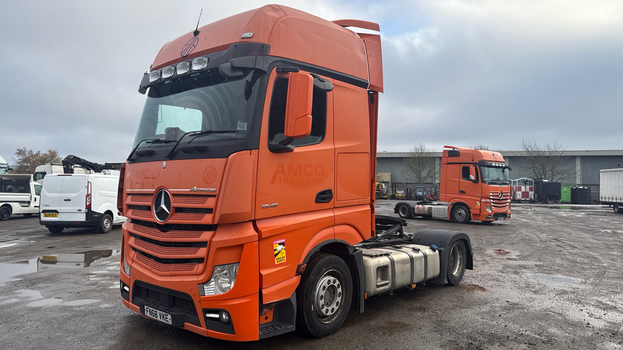MERCEDES-BENZ ACTROS 1845 - Gjysmë-kamion: foto 2 MERCEDES-BENZ ACTROS 1845 - Gjysmë-kamion: foto 2