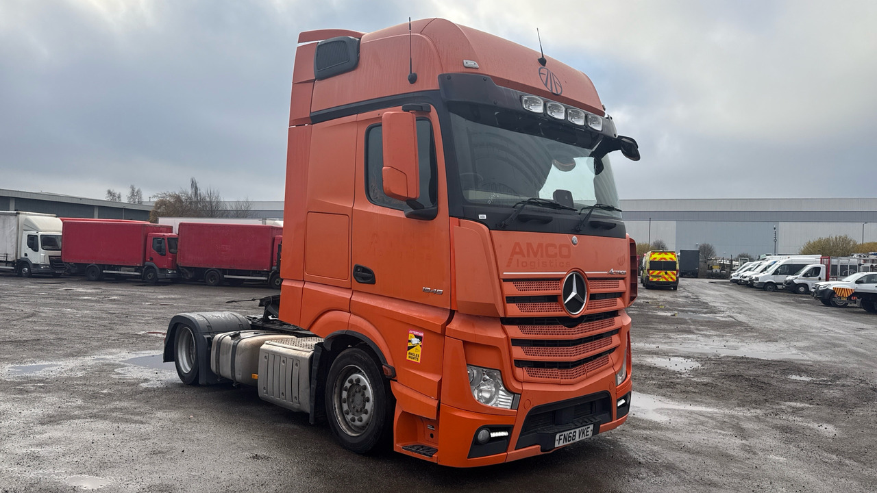 MERCEDES-BENZ ACTROS 1845 - Gjysmë-kamion: foto 1 MERCEDES-BENZ ACTROS 1845 - Gjysmë-kamion: foto 1