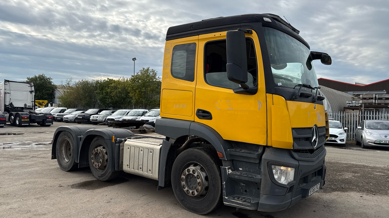 MERCEDES-BENZ ACTROS - Gjysmë-kamion: foto 1 MERCEDES-BENZ ACTROS - Gjysmë-kamion: foto 1