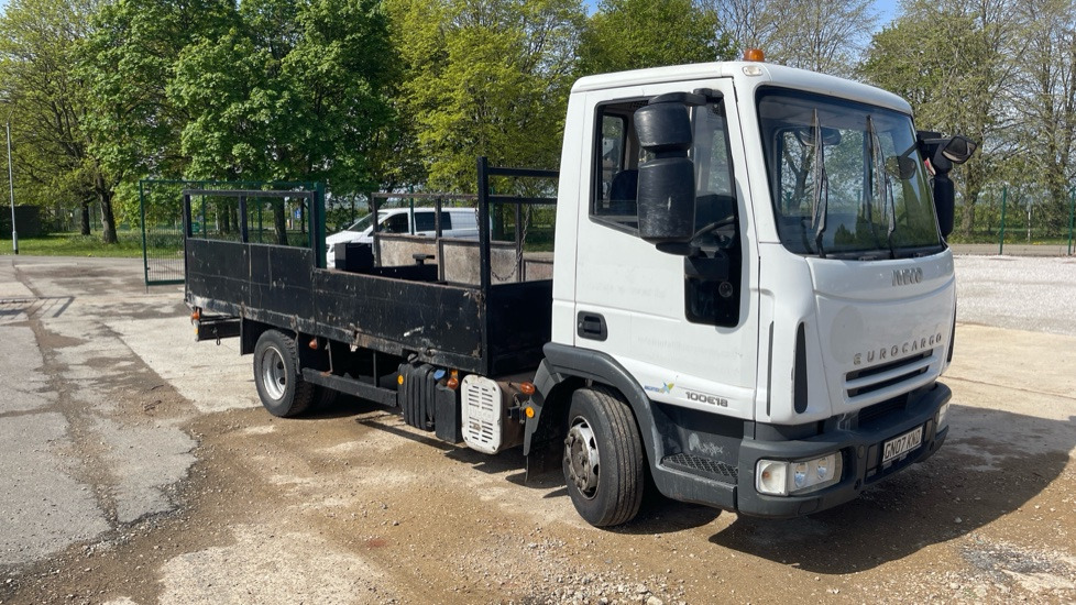 IVECO EUROCARGO 100E18 - Kamion me karroceri të hapur: foto 1 IVECO EUROCARGO 100E18 - Kamion me karroceri të hapur: foto 1