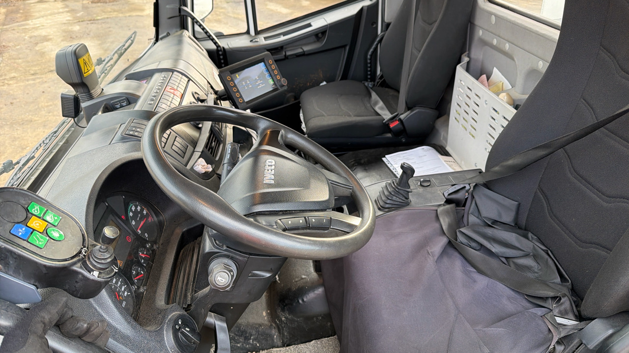 IVECO EUROCARGO 150-250 - Makinë fshirëse për rrugët: foto 5 IVECO EUROCARGO 150-250 - Makinë fshirëse për rrugët: foto 5
