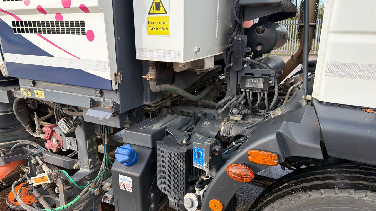 Makinë fshirëse për rrugët IVECO EUROCARGO 150-250: foto 16 Makinë fshirëse për rrugët IVECO EUROCARGO 150-250: foto 16