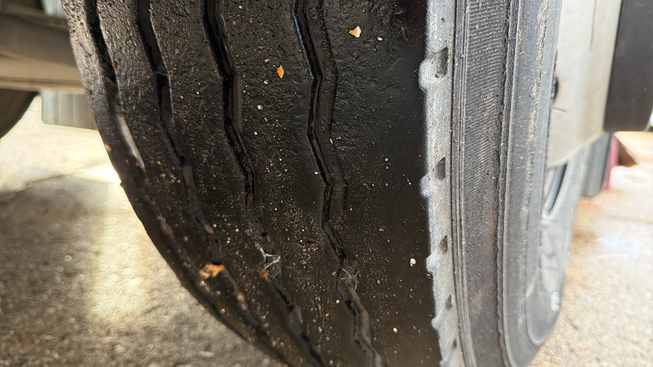 Makinë fshirëse për rrugët IVECO EUROCARGO 150-250: foto 18 Makinë fshirëse për rrugët IVECO EUROCARGO 150-250: foto 18