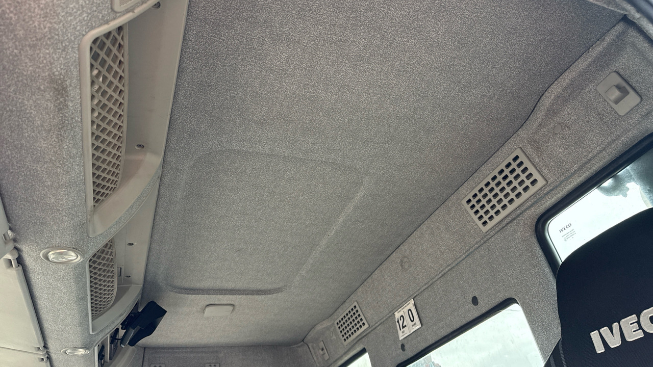 Kamion me vakuum IVECO TRAKKER  360: foto 16