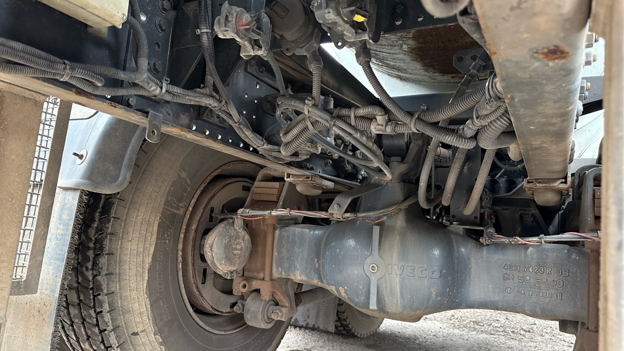 Kamion me vakuum IVECO TRAKKER  360: foto 13
