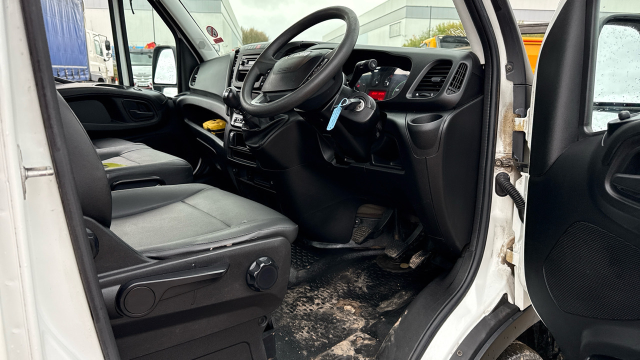 Iveco Daily 35-150 3.0 3450 WB - Kamioncine vetëshkarkuese: foto 5 Iveco Daily 35-150 3.0 3450 WB - Kamioncine vetëshkarkuese: foto 5