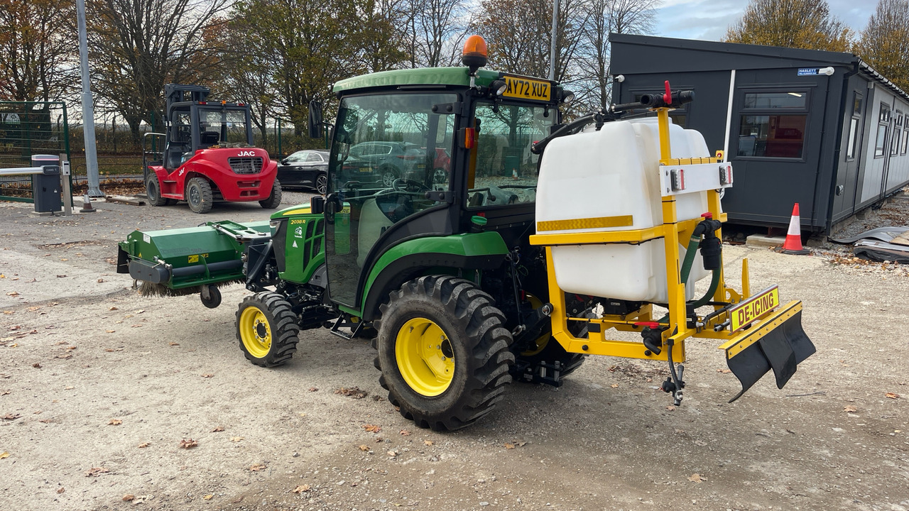 JOHN DEERE 2038R - Traktor: foto 3 JOHN DEERE 2038R - Traktor: foto 3