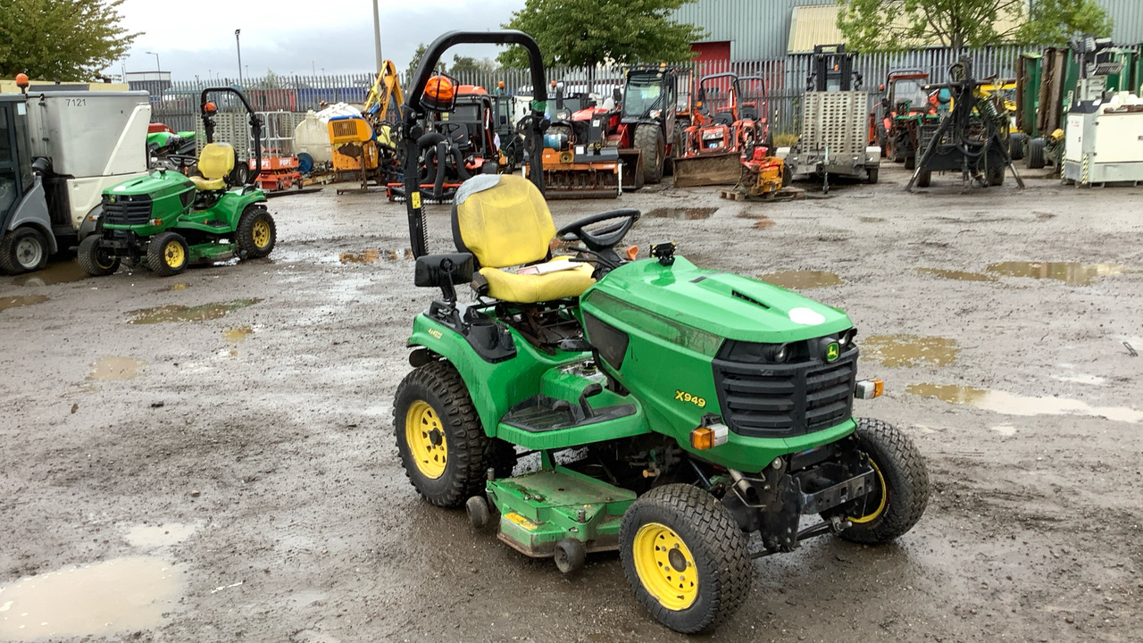 JOHN DEERE X949 - Korrëse bari i kopshtit: foto 1 JOHN DEERE X949 - Korrëse bari i kopshtit: foto 1