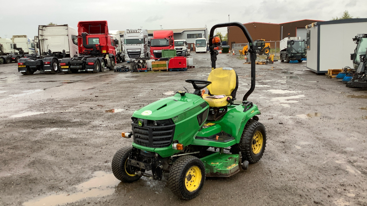 JOHN DEERE X949 - Korrëse bari i kopshtit: foto 1 JOHN DEERE X949 - Korrëse bari i kopshtit: foto 1