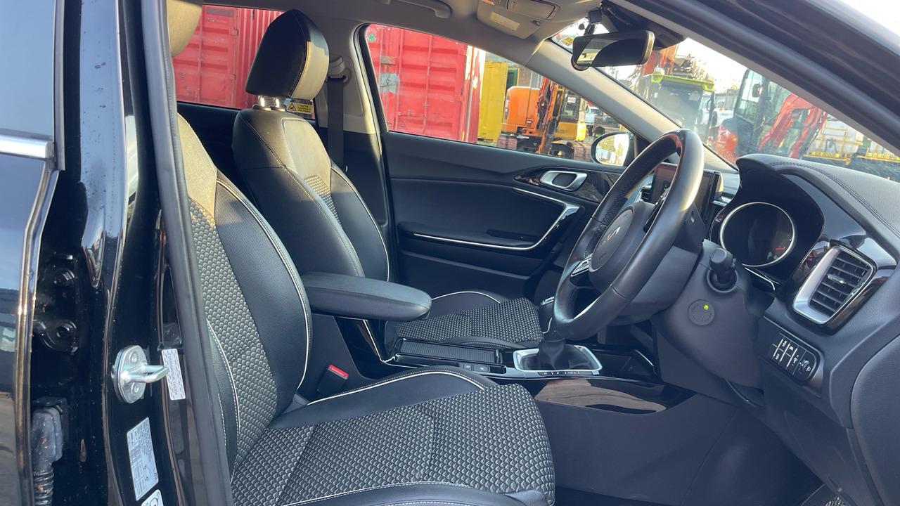 Kia Ceed 3 1.5 GDI ISG - Makinë me portobagazh: foto 5 Kia Ceed 3 1.5 GDI ISG - Makinë me portobagazh: foto 5