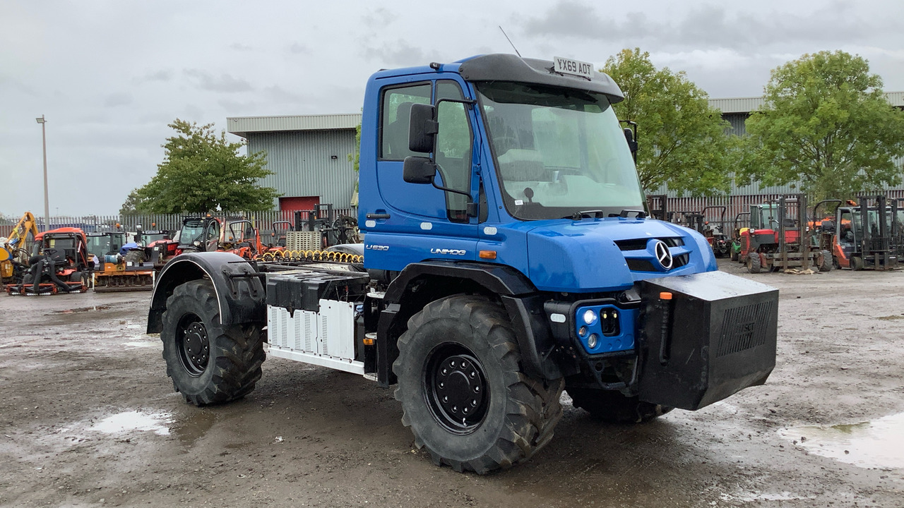 MERCEDES-BENZ UNIMOG U530 - Traktor: foto 1 MERCEDES-BENZ UNIMOG U530 - Traktor: foto 1