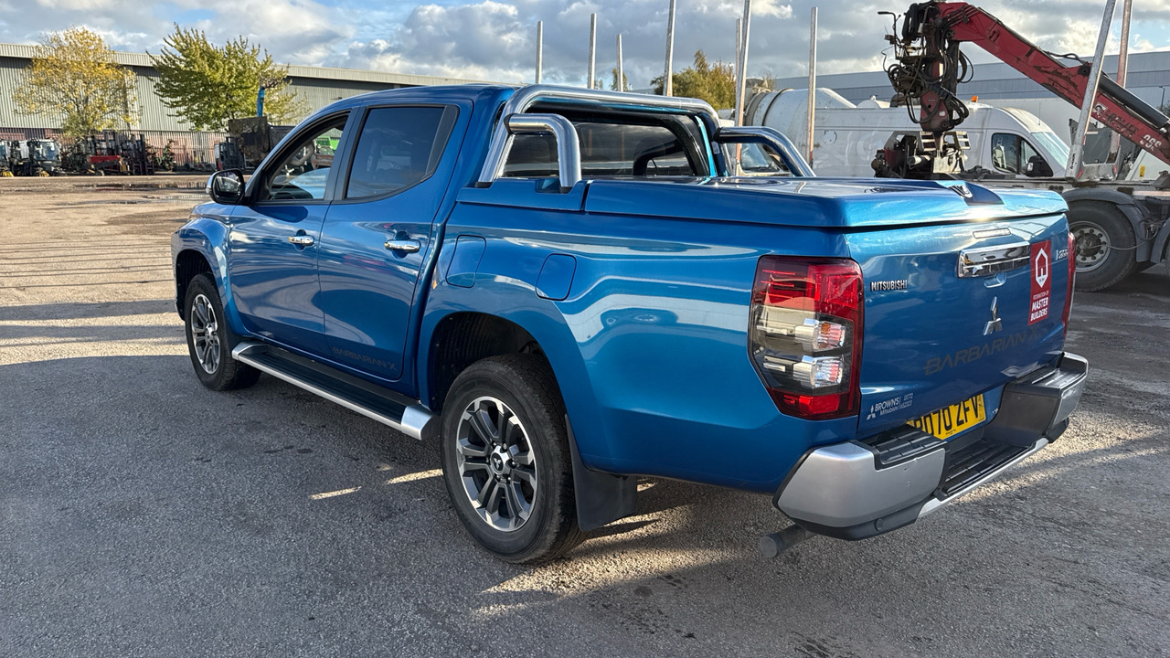 Mitsubishi L200 DI-D 2.3 Barbarian X 150PS - Pick up, Kamioncine dopio kabinë: foto 3 Mitsubishi L200 DI-D 2.3 Barbarian X 150PS - Pick up, Kamioncine dopio kabinë: foto 3