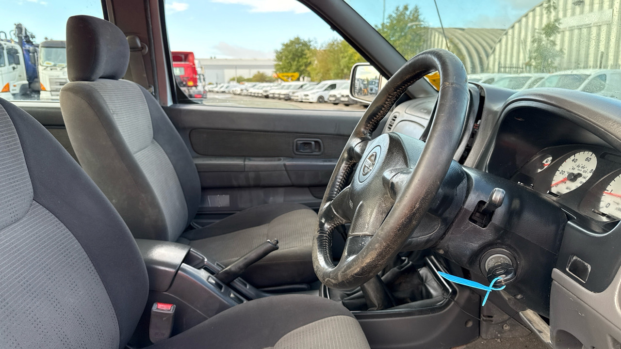 NISSAN D22 2.5 DI - Pick up, Kamioncine dopio kabinë: foto 5 NISSAN D22 2.5 DI - Pick up, Kamioncine dopio kabinë: foto 5