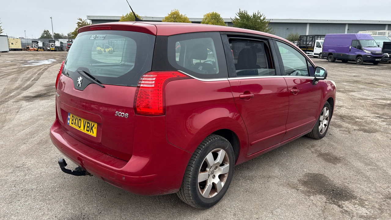 PEUGEOT 5008 2.0 HDI 150PS - Veturë: foto 4 PEUGEOT 5008 2.0 HDI 150PS - Veturë: foto 4