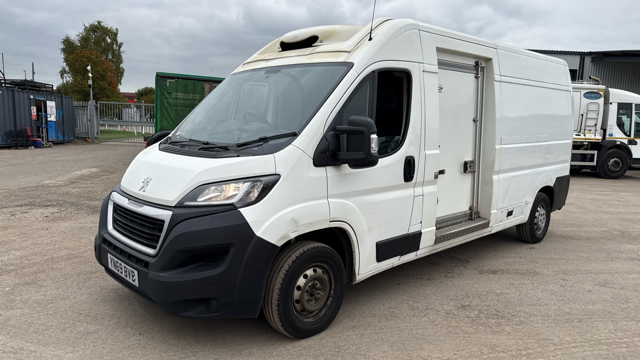 PEUGEOT BOXER 355 2.0 BlueHDi 130ps - Furgon frigorifer: foto 2 PEUGEOT BOXER 355 2.0 BlueHDi 130ps - Furgon frigorifer: foto 2