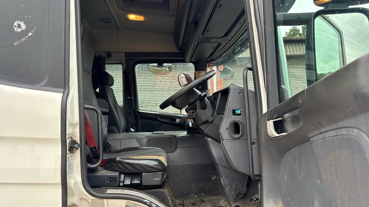 SCANIA P 250 - Kamion me tendë: foto 5 SCANIA P 250 - Kamion me tendë: foto 5