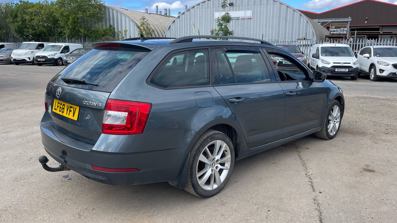 SKODA OCTAVIA 2.0 TDI SE - Makinë me portobagazh: foto 4 SKODA OCTAVIA 2.0 TDI SE - Makinë me portobagazh: foto 4