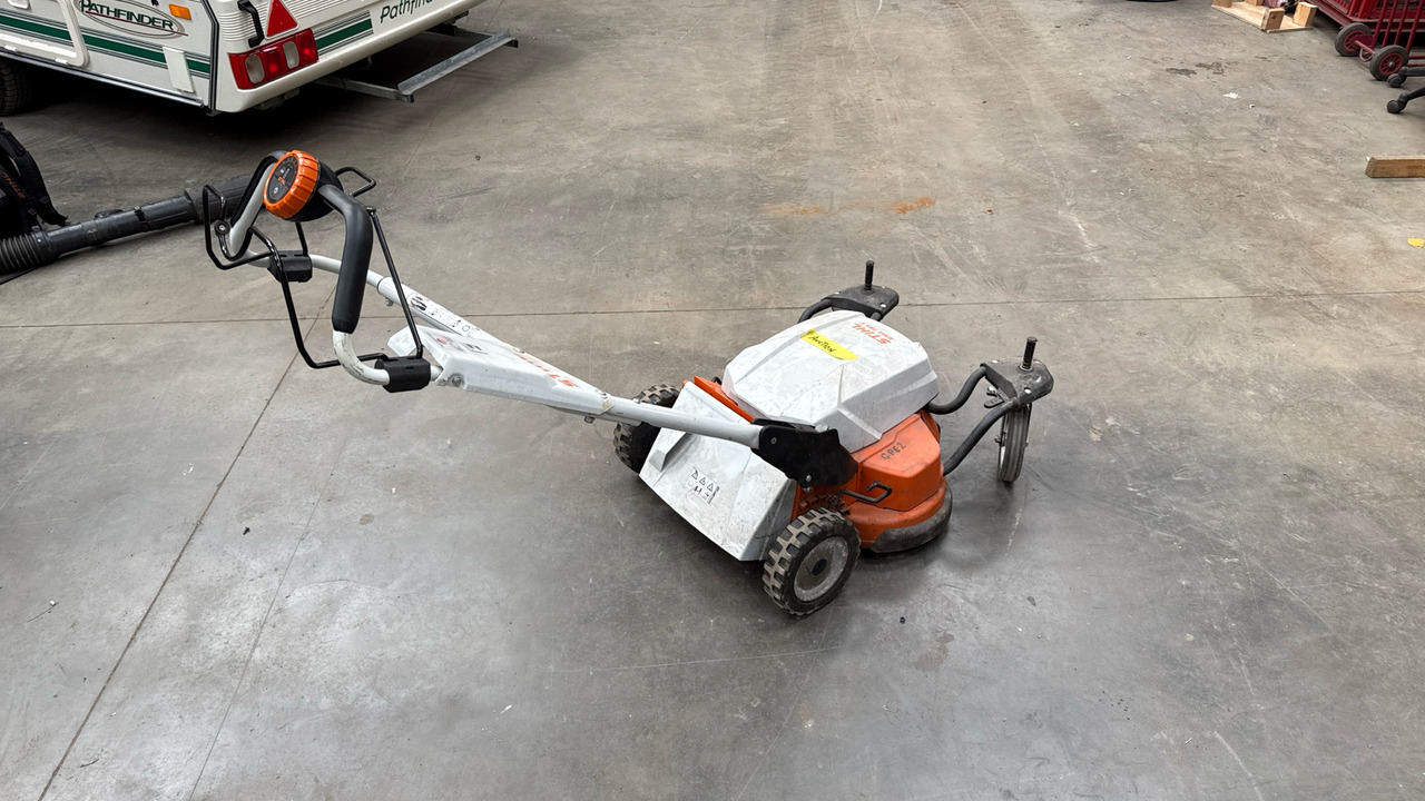 STIHL BR500 BACK PACK LEAF BLOWER - Pajisje ndërtimi: foto 1 STIHL BR500 BACK PACK LEAF BLOWER - Pajisje ndërtimi: foto 1