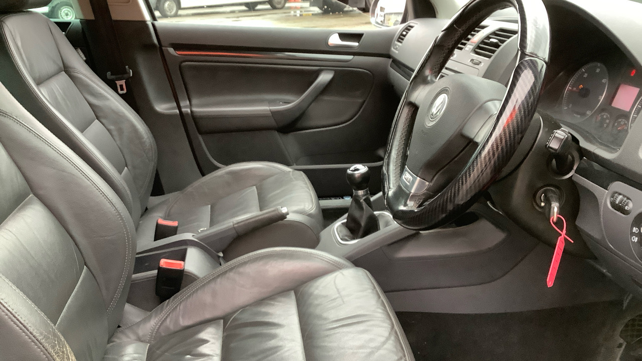 VOLKSWAGEN GOLF GT 2.0 TDI 140PS - Hatchback: foto 5 VOLKSWAGEN GOLF GT 2.0 TDI 140PS - Hatchback: foto 5